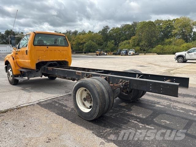 Ford F-750 Cabins and interior