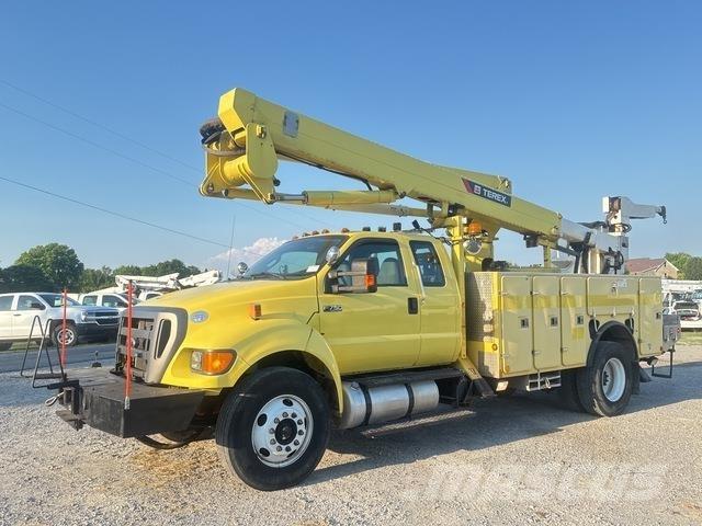 Ford F-750 Truck mounted platforms