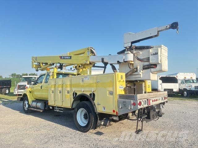 Ford F-750 Truck mounted platforms