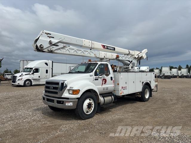 Ford F-750 Truck mounted platforms
