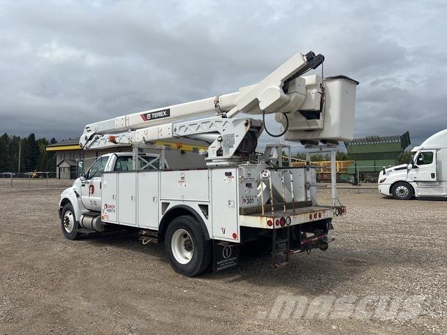 Ford F-750 Truck mounted platforms