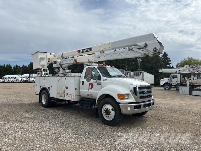 Ford F-750 Truck mounted platforms