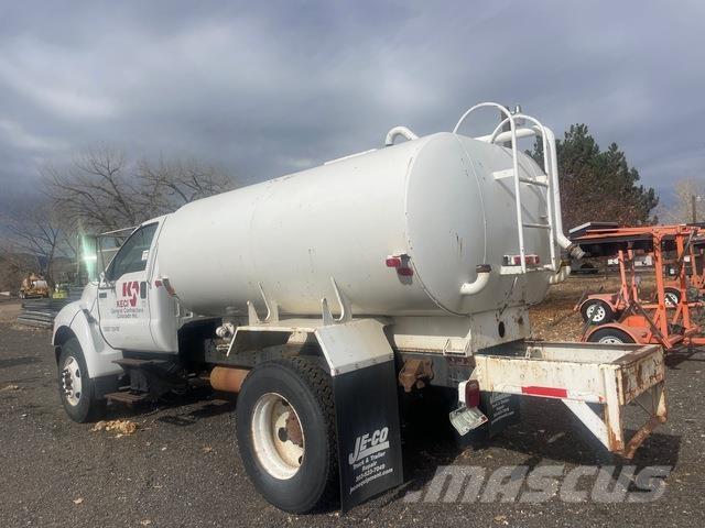 Ford F-750 Water bowser