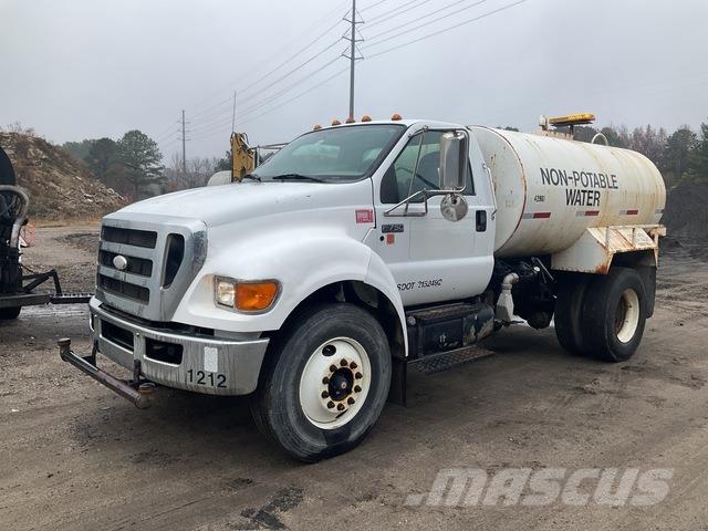 Ford F-750 Water bowser
