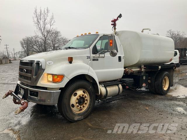 Ford F-750 Water bowser