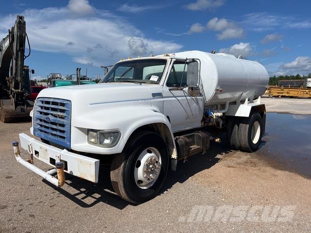 Ford F-800 Water bowser
