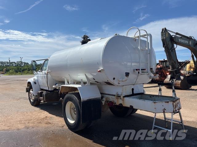 Ford F-800 Water bowser