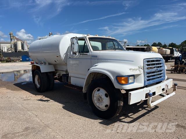 Ford F-800 Water bowser