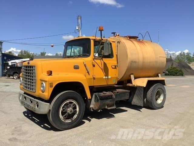 Ford L8000 Water bowser