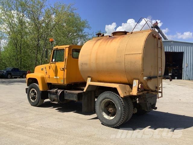 Ford L8000 Water bowser