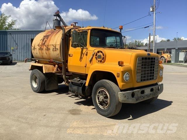 Ford L8000 Water bowser