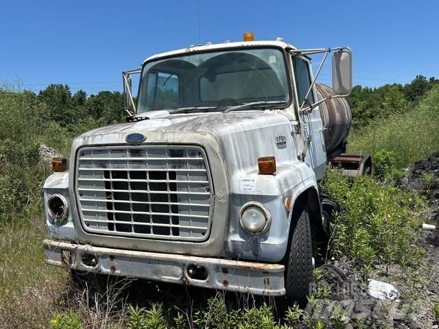 Ford LN7000 Water bowser