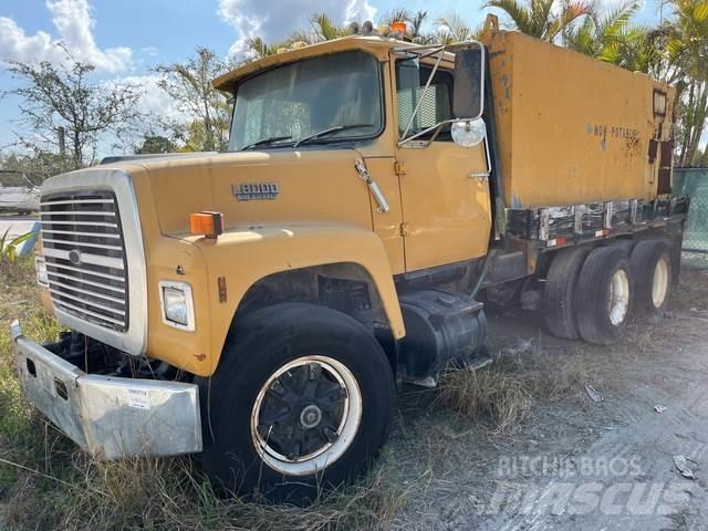 Ford LT8000 Water bowser