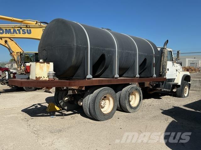 Ford LT9000 Water bowser