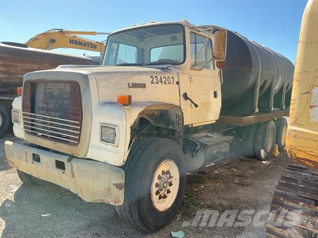 Ford LT9000 Water bowser