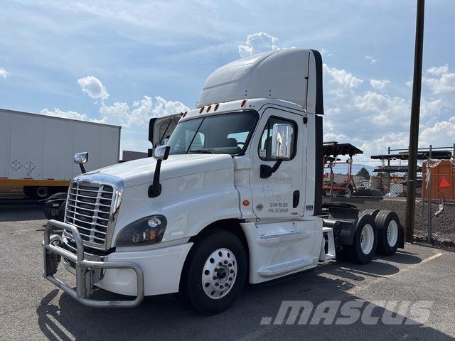 Freightliner  Prime Movers