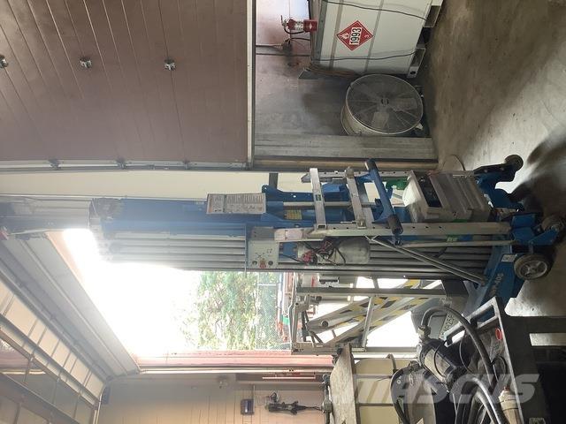 Genie AWP-40S Used Personnel lifts and access elevators
