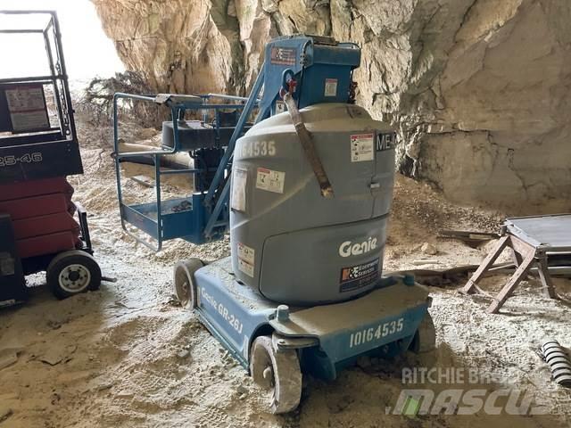 Genie GR-26J Used Personnel lifts and access elevators