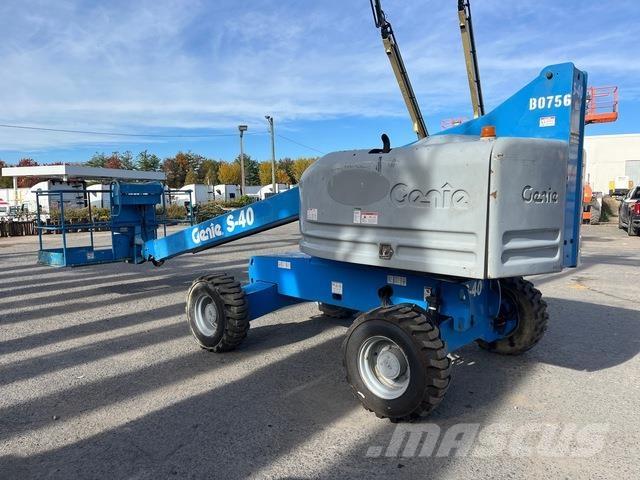 Genie S-40 Telescopic boom lifts
