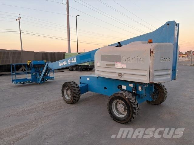 Genie S-45 Telescopic boom lifts