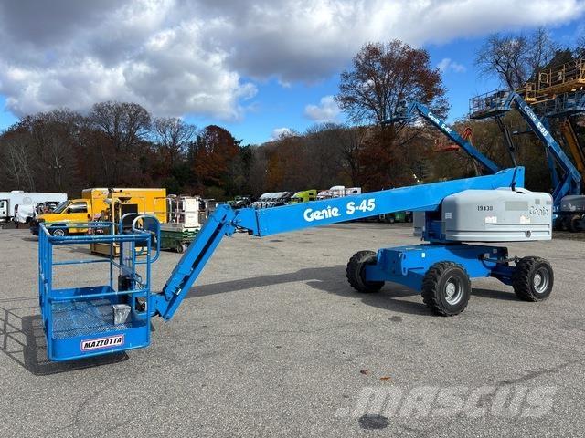 Genie S-45 Telescopic boom lifts