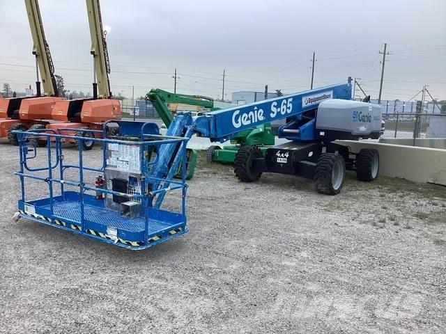Genie S-65 Telescopic boom lifts