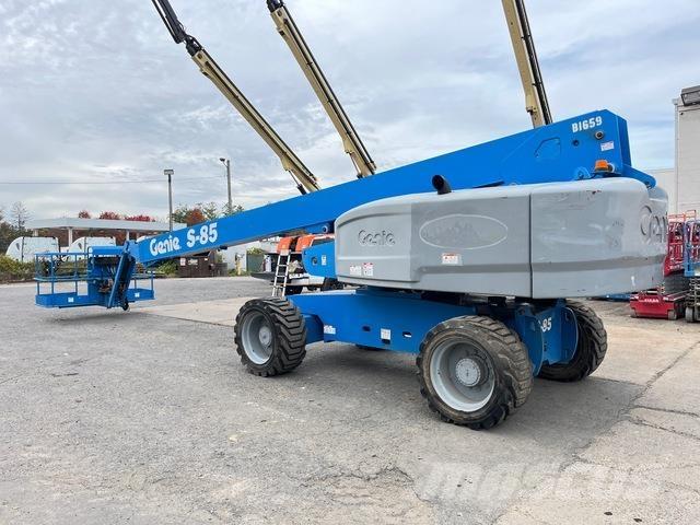Genie S-85 Telescopic boom lifts