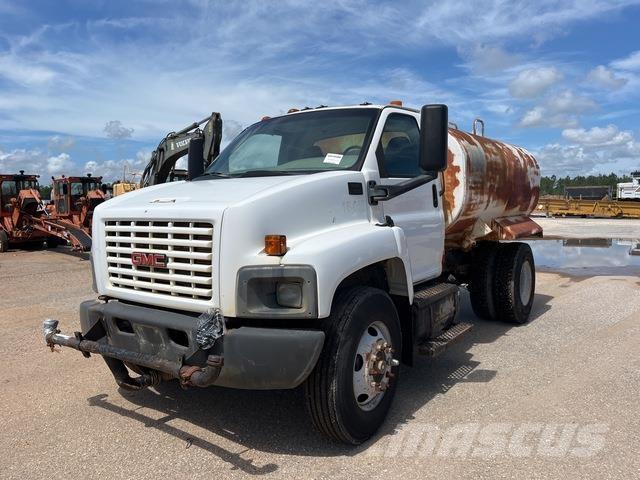 GMC C7500 Water bowser