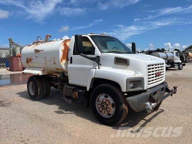 GMC C7500 Water bowser