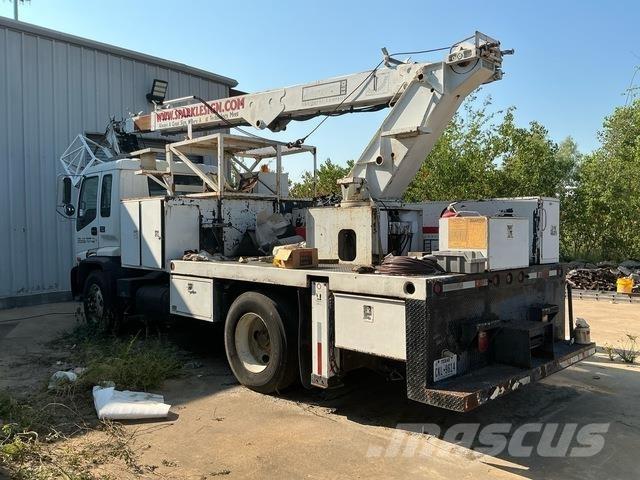 GMC T7500 Truck mounted platforms