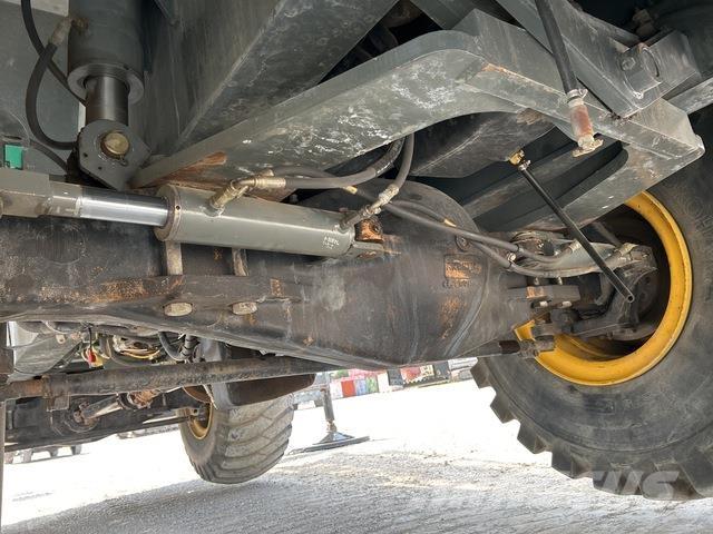 Grove RT600E Rough terrain cranes