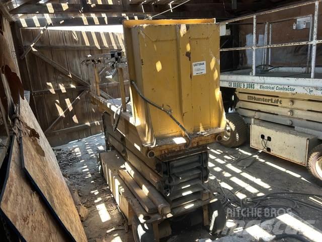 Grove SM3184XT Scissor lifts