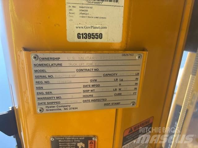 Hyster V35ZMU Medium lift order picker