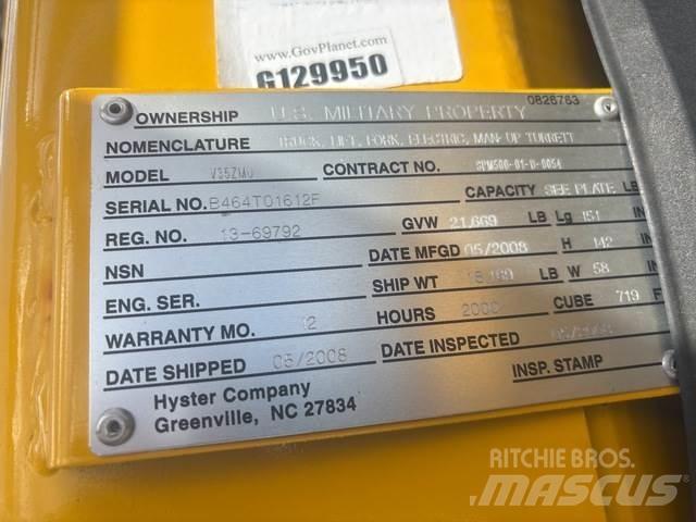 Hyster V35ZMU Medium lift order picker