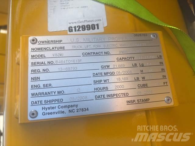 Hyster V35ZMU Medium lift order picker