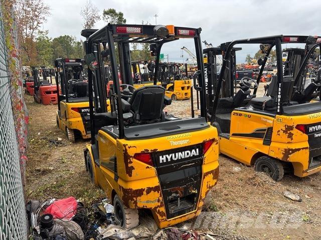 Hyundai 25B-9U Electric forklift trucks