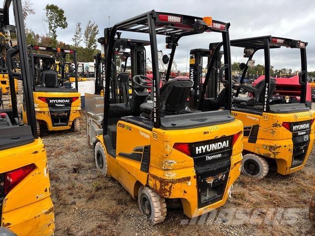 Hyundai 25B-9U Electric forklift trucks
