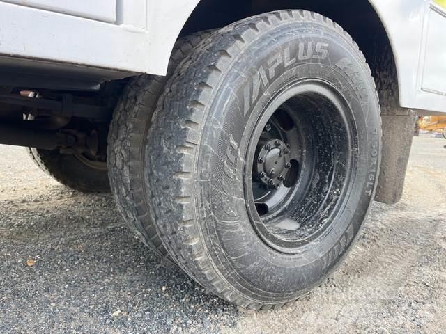 Isuzu NPR 200 Other