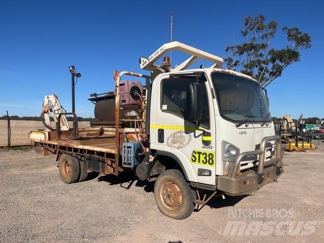 Isuzu NPS 300 Flatbed / Dropside trucks