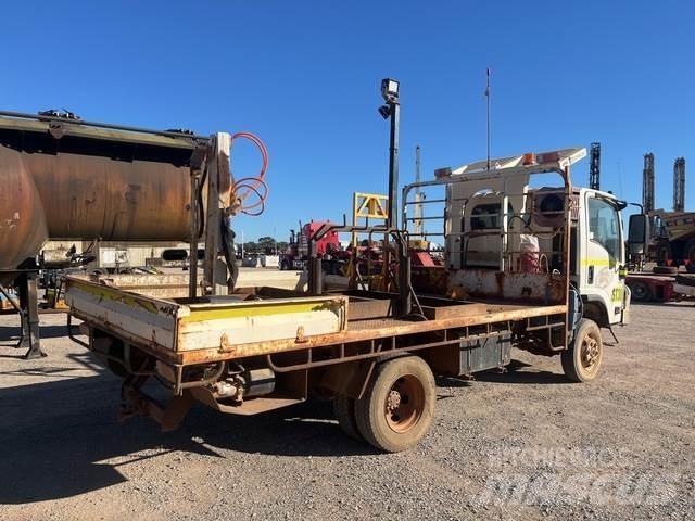 Isuzu NPS 300 Flatbed / Dropside trucks