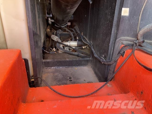 JLG 600AJ Articulated boom lifts