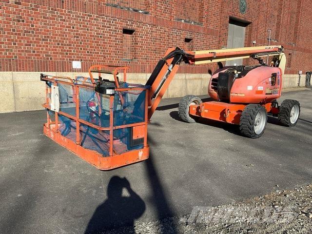 JLG 600AJ Articulated boom lifts