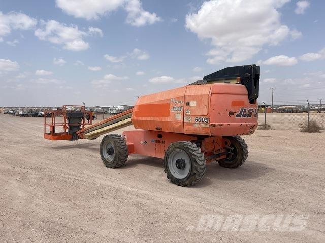 JLG 600S Telescopic boom lifts