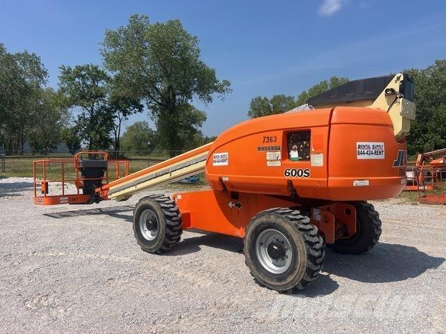 JLG 600S Telescopic boom lifts