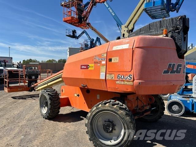 JLG 600S Telescopic boom lifts