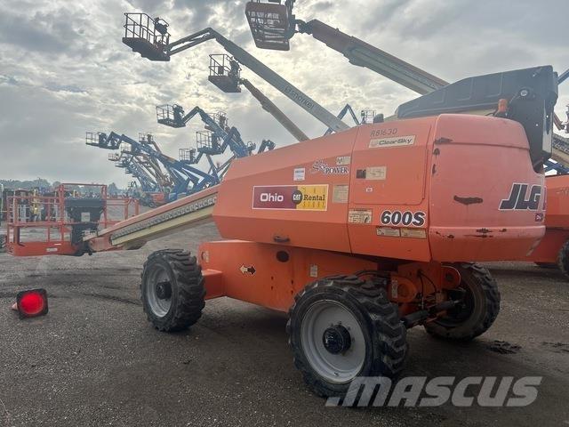 JLG 600S Telescopic boom lifts