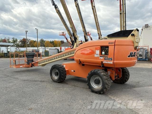JLG 600S Telescopic boom lifts