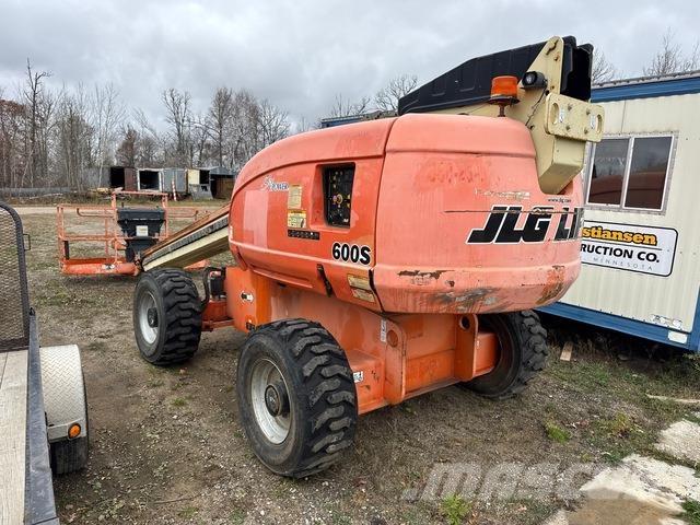 JLG 600S Telescopic boom lifts