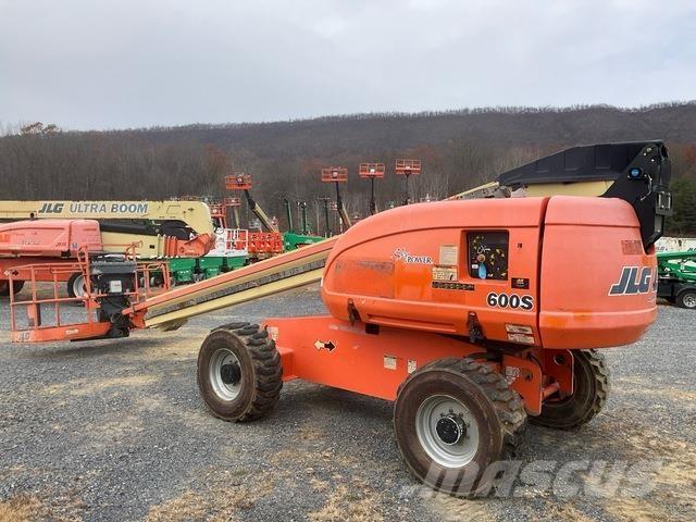 JLG 600S Telescopic boom lifts