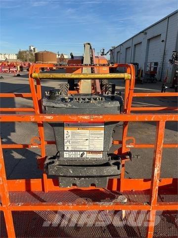JLG 800S Telescopic boom lifts